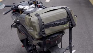 ROCKBROS รถจักรยานยนต์ T Runk กระเป๋าความจุขนาดใหญ่กันน้ำกระเป๋าสัมภาระ30L สะท้อนแสงถุงฉนวนติดตั้งง่าย Fahionable รถจักรยานยนต์กระเป๋าสัมภาระที่มีสายรัดแบก