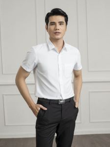 Áo sơ mi ngắn tay Aristino ASSR20 trắng tinhcó túi tà lượn dáng regular fit