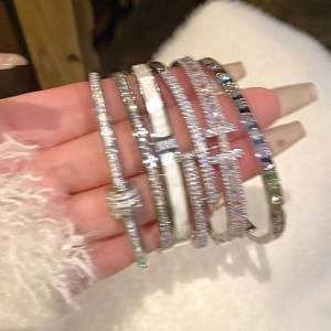 สร้อยข้อมือ Zirconia Titanium Steel H-รูปตัวอักษร Silver สำหรับผู้หญิง เครื่องประดับแฟชั่น สร้อยข้อมือแบบชั้นใน หรูหรา ไฮเอนด์ เครื่องประดับเล็กๆ