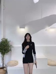 Bộ Đồ bơi nữ dáng đùi phối hoa xanh navy bikini Quảng Châu đồ bơi tay dài Bikini kín đáo Nes LDH02
