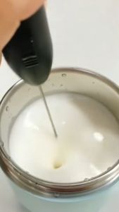 Máy Đánh Bọt Kem Trứng Sữa Có Pin – Tạo Bọt Siêu Mịn Dễ Sử Dụng Tại Nhà