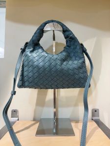 Versatile Large Capacity Shoulder Basket Weave Handbag Elegant Atmosphere Spring Summer New Style Poetic Sails Ladies Bag