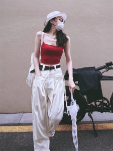 เสื้อกั๊กสีแดงสไตล์ไทยพร้อมแผ่นเสริมหน้าอกสำหรับผู้หญิง ฤดูร้อน 2025 ใหม่ ใส่ได้ทั้งในและนอก แขนกุด สายเดี่ยว ทรงเข้ารูป คอวี