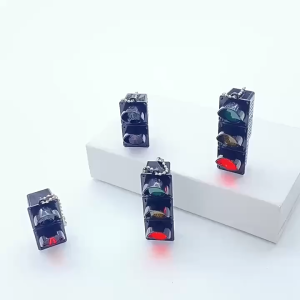Traffic Light Metal Keychain Mini Pedestrian Light LED Keyring Backpack Pendant