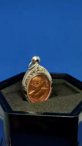 绝对值得佩戴的圣物大名鼎鼎Wat Phalanuphap老高僧Lp. Phrom 龙婆碰督造念经国師圣僧龙婆托红铜铜牌附原装原庙佛牌盒每尊有独立号码已包好花边不锈钢佛牌壳Rian Master Pra Lp Thuad Pokasap Lang Master Monk Lp Phrom of Wat PhalanuphapWith Individual Code and Amulet Box