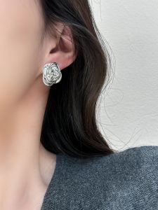 Exaggerated Rose Shape S925 Silver Needle Heavy Work Short Womens Earrings Fashionable Trendy Ear Jewelry Hoop Earrings