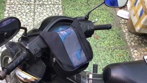 [HCM] Túi Treo Trước Ghi Đông Xe Máy Túi Treo Đầu Xe Chiều Dọc Xem Google Map Grab Shiper