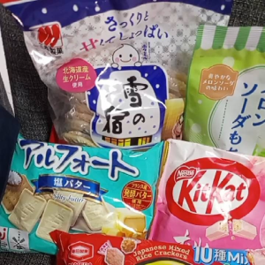 Assorted Japanese Snacks Pack (Seiki Melon Soda Mochi Alfort Salty Butter Biscuits KitKat – Peach Mixed Rice Crackers Yukinoyado Salad Rice Crackers)