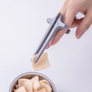 Creative Snack Finger Chopsticks Portable Potato Chip Tongs Snacks Food Clip Game Player Not Dirty Hand Lazy Chopstick Tool