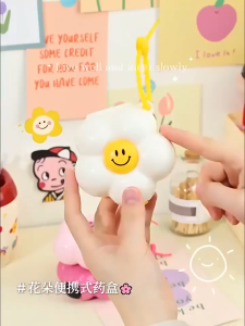 Hộp Chia Thuốc 6 Ngăn Hình Hoa Cute Mini Có Dây Móc – Đựng Thuốc Trang Sức Tiện Mang Du Lịch