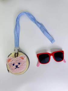 Kính Râm Cho Bé Chống Tia Cực Tím Gấp Gọn Kèm Hộp Đựng Đeo Cổ Siêu Tiện Lợi . Quà Tặng Mắt Kính Trẻ Em Dễ Thương