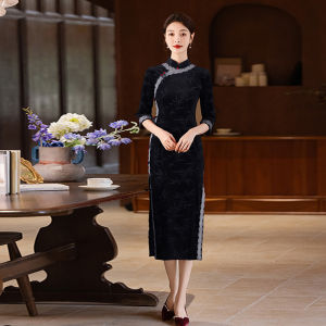 ชุดกี่เพ้าไหมปรับปรุงสำหรับคุณแม่ ชุดแต่งงานสีแดง ชุดกี่เพ้าสไตล์ย้อนยุค ชุดกี่เพ้ายาว แขนยาว ปิดด้วยกระดุม ชุดกี่เพ้าสำหรับผู้หญิง