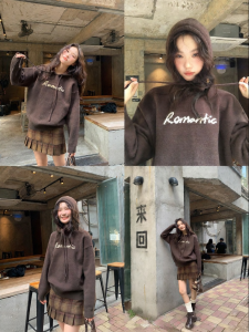 NIHAOKANONG | Áo Sweater Nữ Form Rộng Có Mũ In Hoa Văn Khối Màu Tiếng Anh