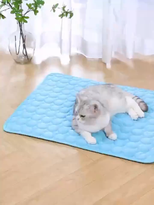 Pet Cooling Mat Washable Breathable Ice Pad Blanket Sleeping Pad Moisture-proof Rapid Cooling Ice Silk Animal Cold Bed