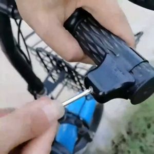 Motorcycle Throttle Booster Handle Grip Clip Cruise Control Throttle Electric Motorcycle Force Saver Electric Bike Grip