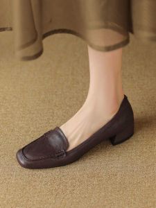 รองเท้าส้นกลางหนังวัวสำหรับผู้หญิง ทรงหัวเหลี่ยม ส้นหนา สไตล์ย้อนยุค รองเท้าแฟชั่นฤดูใบไม้ผลิและฤดูใบไม้ร่วง รองเท้าหนังแท้