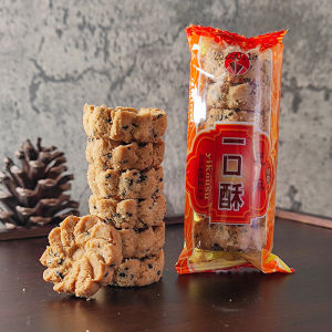 Traditional Small Peach Crisp Snack Sesame One-Bite-Sweet Independent Packaging Chinese Pastry Dessert from Hangzhou Zhejiang