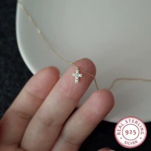Avenneth 925 Sterling Silver Cross Pendant Necklace For Women Mini Inlay Zircon Classic Temperament Wedding Party Jewelry Gifts