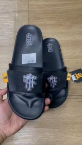 Sandal Slop Casual-Logo Tengkorak Tulang-Hitam-Logo