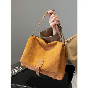 กระเป๋าหนังสัตว์ผสมสไตล์ย้อนยุคสำหรับผู้หญิง กระเป๋าสะพายข้างทรงสี่เหลี่ยมเล็กขนาดใหญ่ กระเป๋าสะพายข้างแบบสะพายข้างสำหรับฤดูใบไม้ร่วงและฤดูหนาวปี 2024