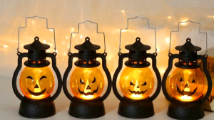 MaxgePC Vintage-style LED oil lamp featuring a pumpkin-skull design—a creative decorative light perfect for Halloween parties tabletop decor bars and horror-themed settings.