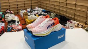 รองเท้าวิ่ง Ho--ka One One Bondi X  สีขาวส้ม ทรงสวย ตรงปก สินค้าคุณภาพ พร้อมส่ง