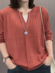 เสื้อถักคอวีหลวมๆ สำหรับผู้หญิง ชุดชั้นในสองชิ้นปลอม เสื้อคลุมกันหนาว ทรงเข้ารูป แขนยาว สไตล์เกาหลี สำหรับผู้หญิงวัยกลางคน