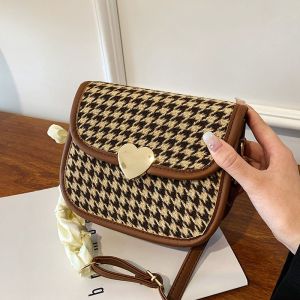 กระเป๋าสะพายผญ กระเป๋า กระเป๋าสะพายข้าง กระเป๋าผู้หญิง กะเป๋าสะพายญิง ใหม่กระเป๋าอินเทรนด์กระเป๋าสตรีในกระเป๋า Messenger แบบสบาย ๆ