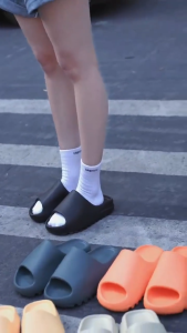 Korean Style Versatile Slides For Mens and Womens Good Quality Condition Durable and Thickness Rubber Type Comfy and slip Resistant To Wear Good For All Season