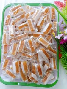 Kẹo Khóm dừa non kẹp bánh tráng mềm dẻo ít đường