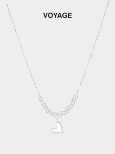 Silver Heart Pendant Necklace Womens Luxury Minimalist Design High-End Clavicle Chain Cold Tone Elegant Chain Accessory