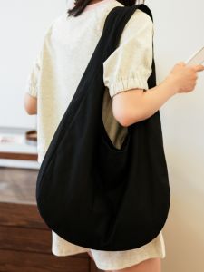 กระเป๋าผ้าใบ Canvas ขนาดใหญ่ กระเป๋าสะพายไหล่แบบลำลองสำหรับผู้หญิง ดีไซน์เรียบง่าย สไตล์เกาหลี 2024 กระเป๋าผ้าใบสำหรับเดินทางแบบลำลอง
