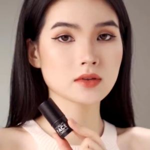 Highlighter & Contour Stick: Kosmetik Wajah yang Menakjubkan