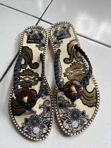 Sandal sepatu wanita etnik bali capit batok ring hitam