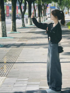 Black Knitted Cardigan Short Style Womens Korean Fashion Early Autumn 2025 New Chic Outerwear Small Size Top