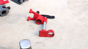 Cảo Ống Nước Kẹp Gỗ Phi 27 Có Chân - Chất Liệu Gang Dẻo Hợp Kim Thép - Đa Năng Chất Lượng Cao Giá Tốt