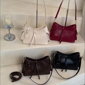 Women Crocodile Embossed Shoulder Bag Vintage PU Leather Hobo Underarm Crossbody Purse with Tassel Tag Two Color Options