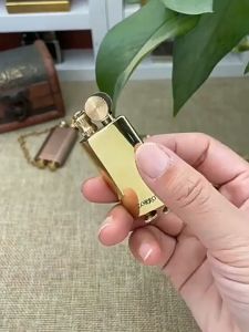 Hộp Quẹt Bật Lửa Xăng Đá Zorro Z770 Thiết Kế Độc Lạ Nắp Giữ Xăng Cực Khít - Nhiều Màu (KHÔNG CÓ SẴN XĂNG)