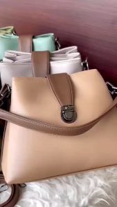 Tas Wanita Praktis & Selempang Wanita Terbaru