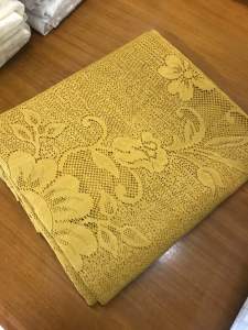 Taplak Meja Tamu / Taplak Meja Makan Bundar 8 Kursi diameter 230 cm Warna Coklat Susu Bahan Kain Polyester Corak Bunga Mahkota