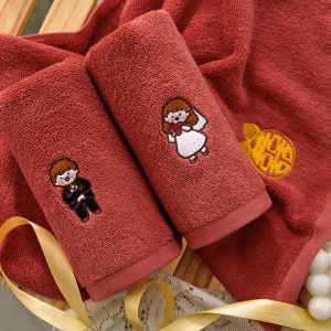 ผ้าขนหนูฝ้ายแท้สีแดงสำหรับงานแต่งงาน ผ้าขนหนูสองชั้น ไม่ติดผม ผ้าขนหนูที่มีความทรงจำสำหรับงานแต่งงาน