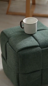 โต๊ะกาแฟในบ้านขนาดเล็กสไตล์นอร์ดิกเรียบง่าย เก้าอี้ทรงสี่เหลี่ยม เก้าอี้โซฟา เก้าอี้วางเท้า เก้าอี้รองเท้า ห้องนั่งเล่น เก้าอี้ผ้าคอร์ดูรอยขนาดเล็ก