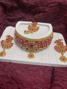 High Neck Chocker mix Pearl design 🥰 Chocker Set with Tikka & Pair of Earrings. Ready Stock. Suitable for youngsters & Young Adults too 😃Simple & Elegant