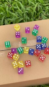 Xúc xắc xí ngầu Size 16mm Màu Trong Vuông Cạnh được làm bằng nhựa acrylic cao cấp XN-MTR-V16