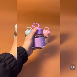 Glass Water Bottle Clear Wide Mouth Glass Milk Bottle with Lid and Scale Portable Mini Juice Bottle Smoothie Glass Bottle for Hot Cold Drink 260ml