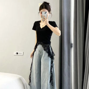 BINKAFENNY | เสื้อยืดแขนสั้นผ้าลูกไม้สีดำทรงเข้ารูปสไตล์เกาหลีสำหรับผู้หญิงในฤดูร้อน เสื้อตัวบนคอวีทรงหลวมยาวปานกลาง