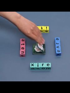 Mainan Belajar Bahasa Inggeris Kanak Kanak Kad Imbas & Blok Ejaan Edukasi Awal Meja Permainan 4 Pemain Alat Bantu Mengajar Viral 4 Players English Enlightenment Spelling Words Battle Toys Board Game Puzzle Cards 儿童英语启蒙拼单词两人对战玩具双人桌游学习教具益智卡片积木 A244