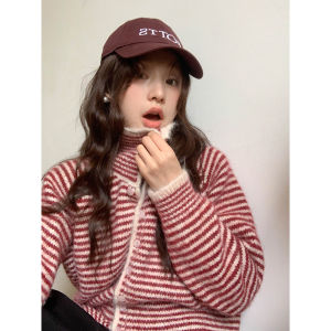 Mixd | Áo Khoác Sweater Len Đỏ Sọc Dày Cho Năm Mới