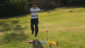 Đồ chơi phóng tên lữa có đèn led gồm 3 tên lửa bằng mút và 1 bệ phóng nhựa bộ quà tặng bé trai bé gái