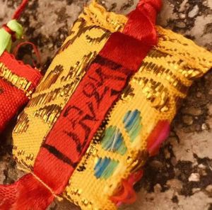 เสื้อกั๊กทรงสี่เหลี่ยมตรงแบบลำลองสำหรับใส่ประจำตัวของผู้ชายและผู้หญิงจากลาซา จีนแผ่นดินใหญ่ สร้อยคอแฟชั่น สร้อยข้อมือ สร้อยข้อมือ